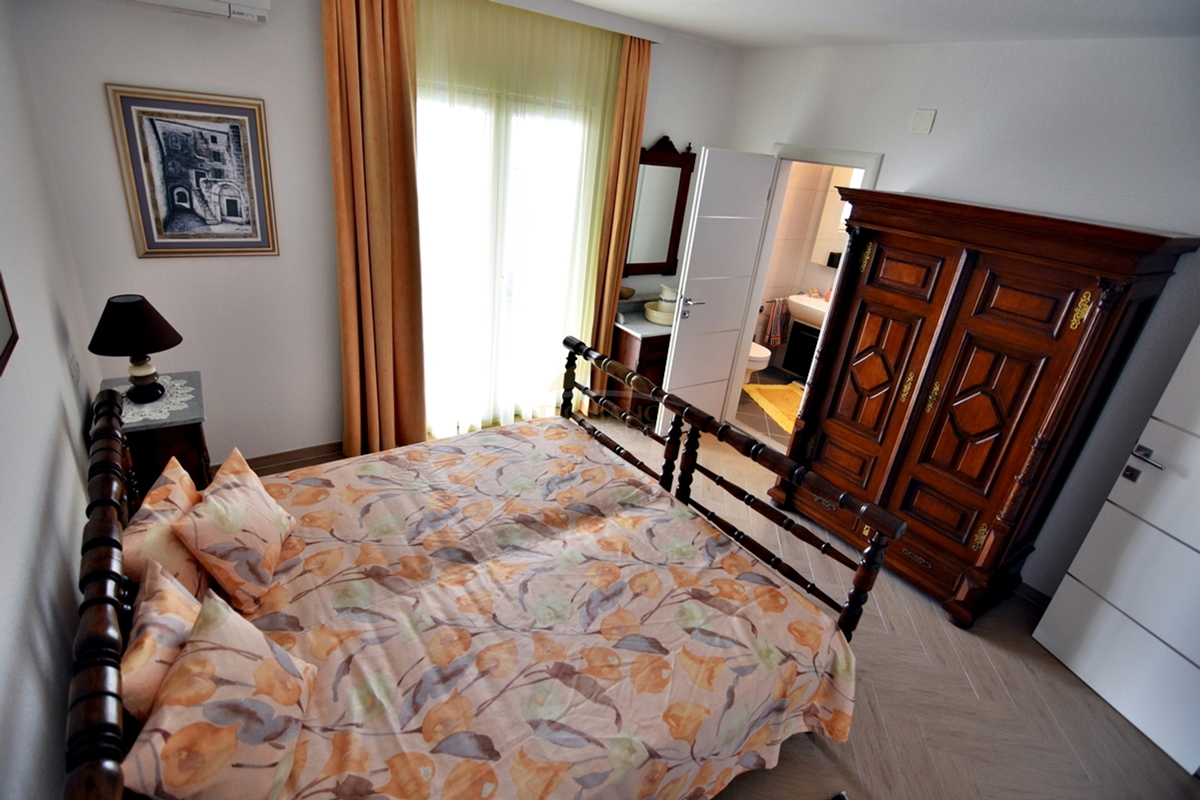 Casa finemente arredata a Čiovo/Okrug Gornji con splendida vista aperta